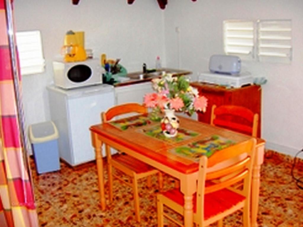 Maison Des Alizes Gros Cap Zimmer foto